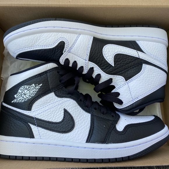 Jordan Shoes - Wmns Air Jordan 1 Mid SE ‘Homage’